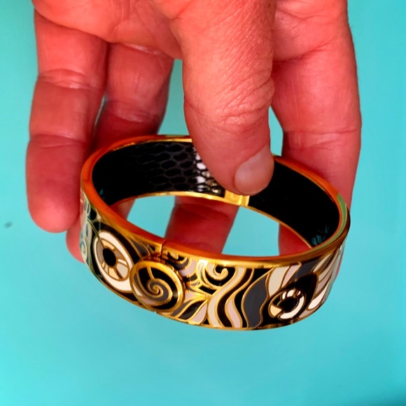 Women’s Etihad First-Class Bracelet